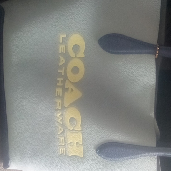 Coach Handbags - Coach tote